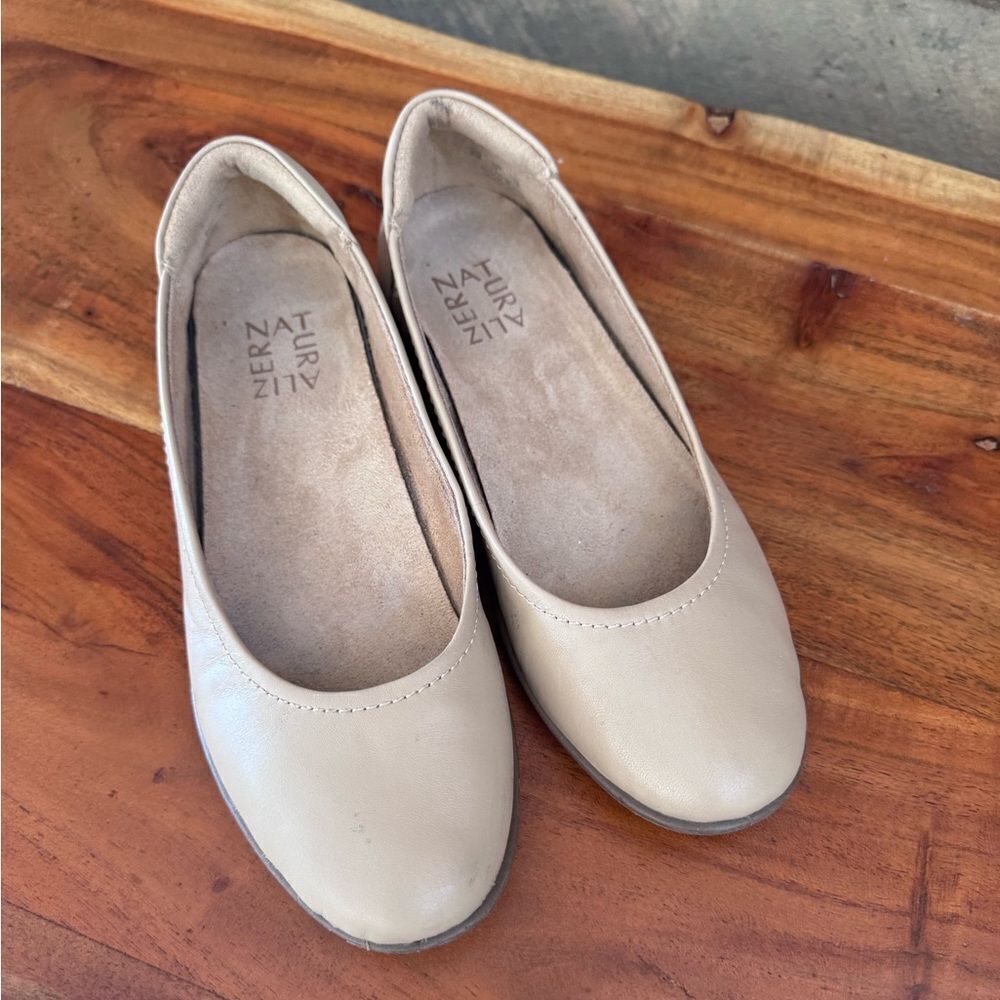 Naturalizer FLEXI FLATS in beige sz 6
